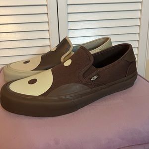 Men’s straye boo Johnson peace and love slip ons